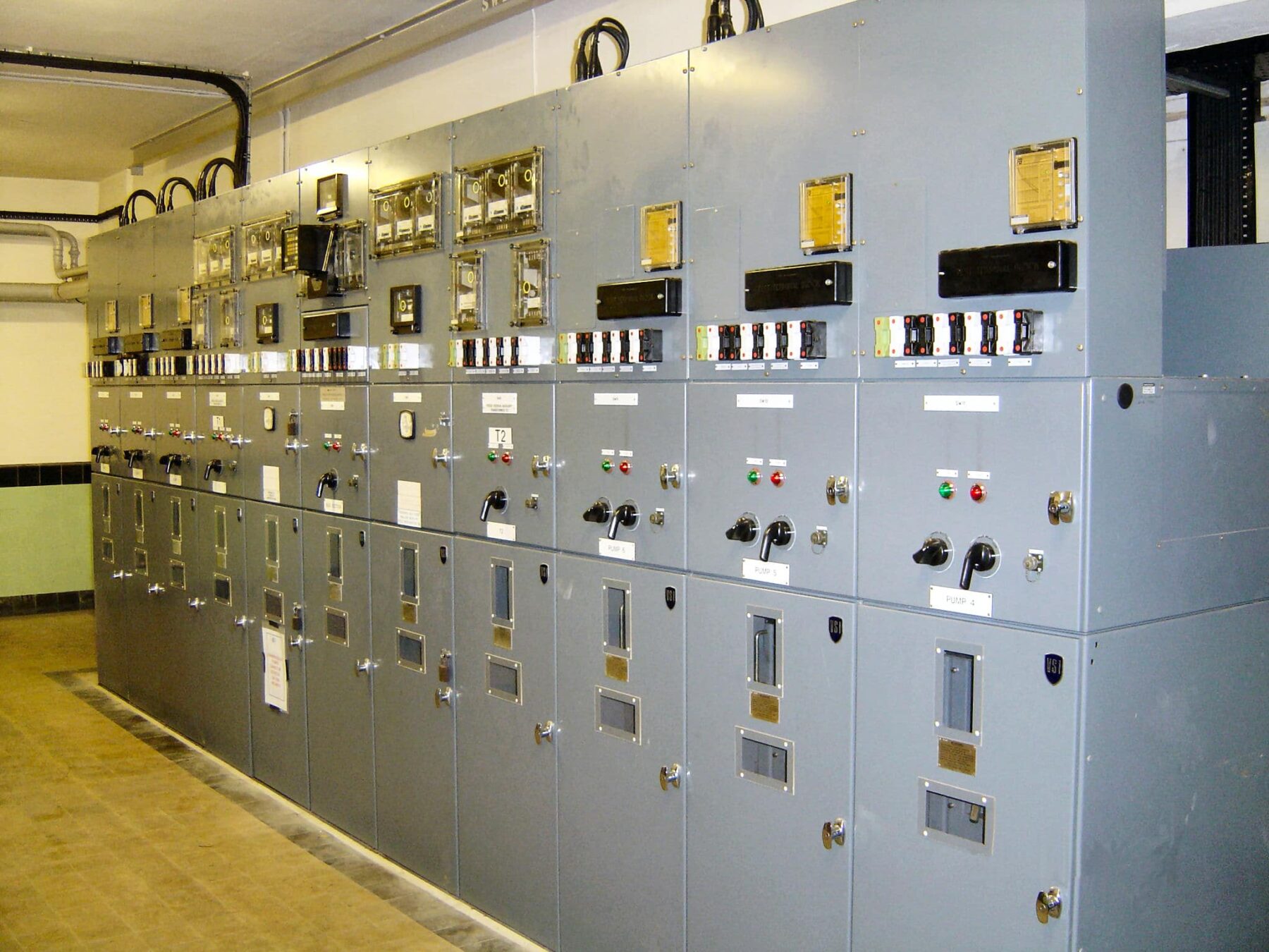 refurbished hv & lv switchgear